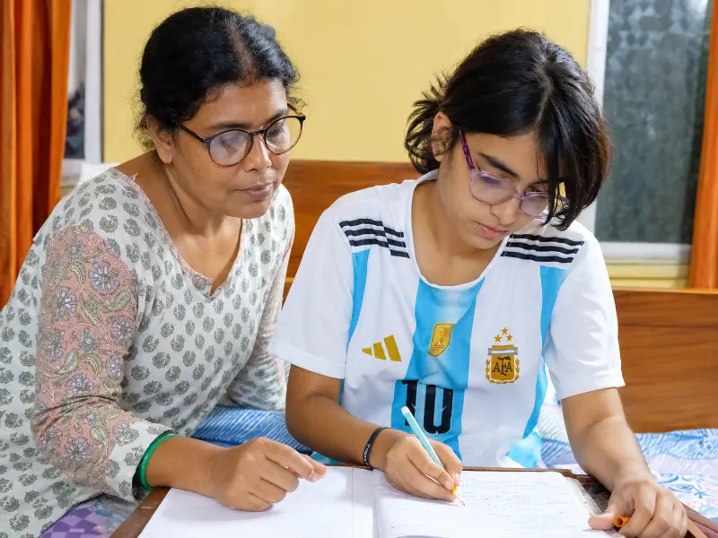 1-on-1 home tuition session in Kolkata - Edu-Care
